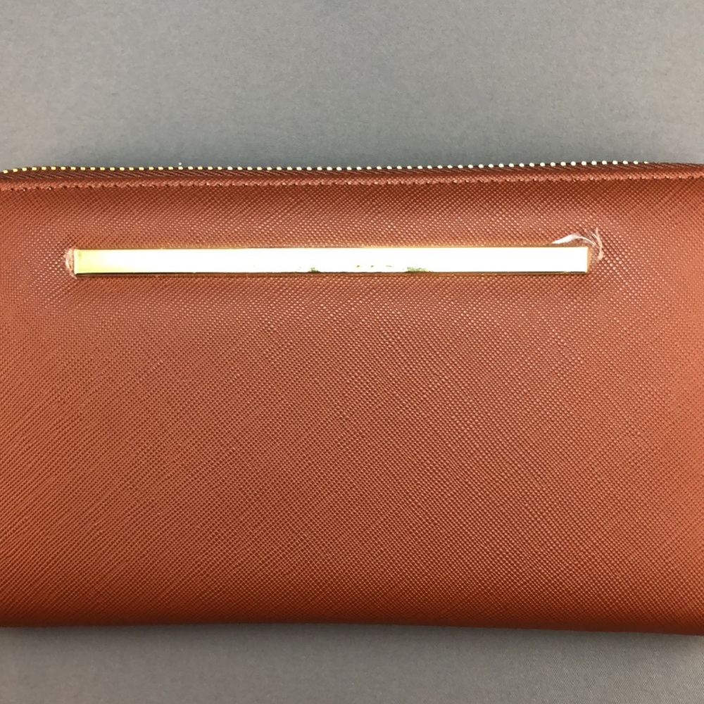 Steve Madden Bzippy wristlet cognac crosshatch - Picture 3 of 11